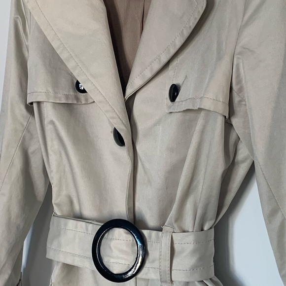 Vintage Single-Breasted Trench Coat: Banana Republic - Picture 2 of 8